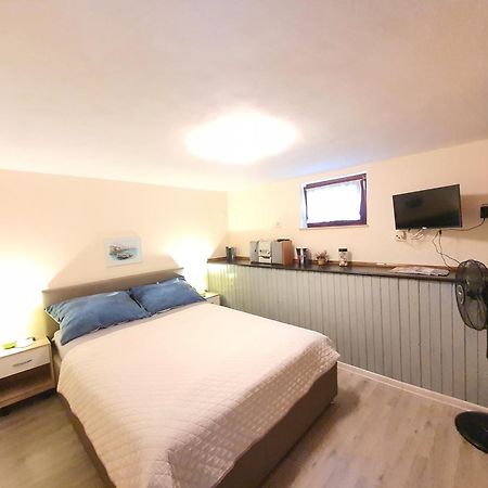 Apartments With A Parking Space Opric, Opatija - 7728 Lovran Bagian luar foto